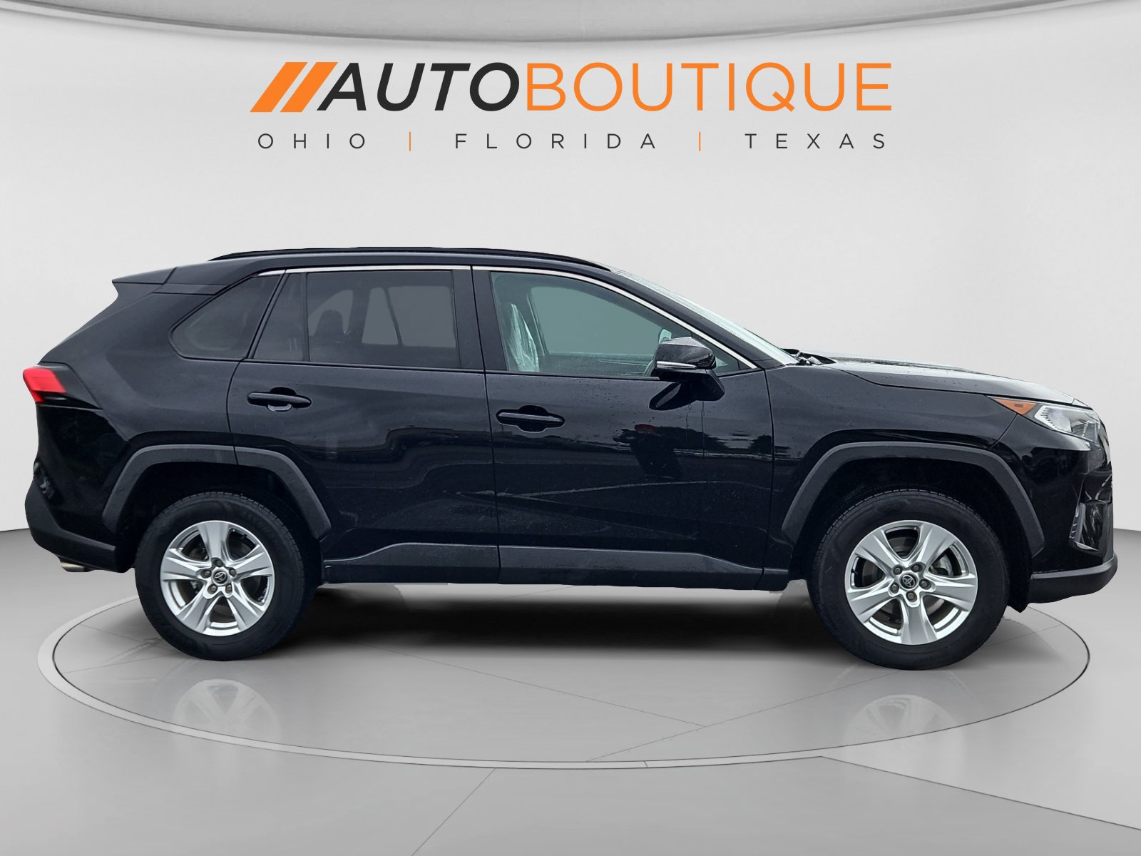 Used 2021 Toyota RAV4 XLE w/ Convenience Package FWD image 6