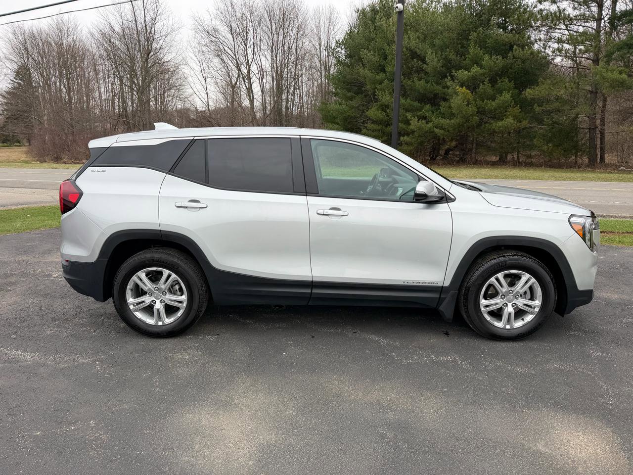 Used 2022 GMC Terrain SLE image 7