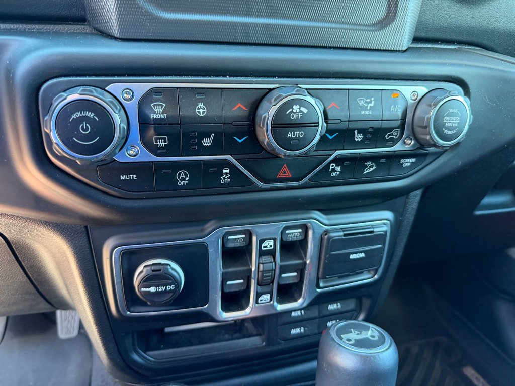 Used 2018 Jeep Wrangler Unlimited Sahara w/ Safety Group AWD/4WD image 11