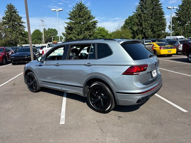 Used 2023 Volkswagen Tiguan SE R-Line AWD/4WD image 4