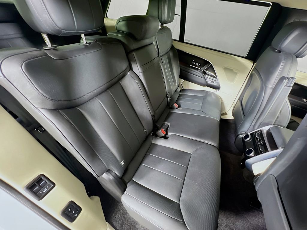 Used 2022 Land Rover Range Rover Long Wheelbase SE image 30