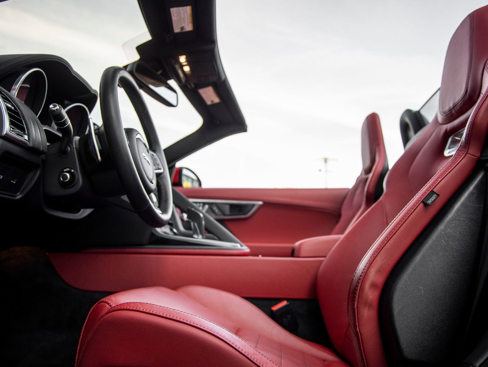 Used 2018 Jaguar F-TYPE R image 25