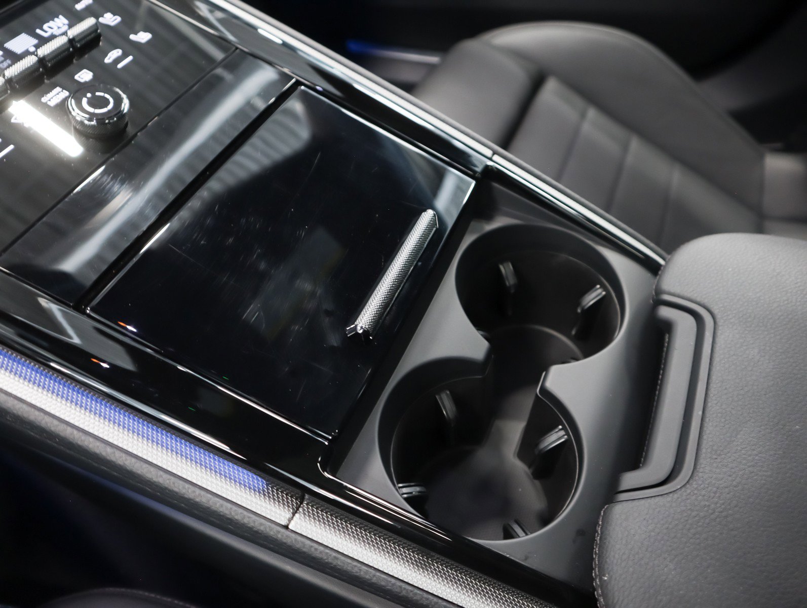 Certified 2025 Porsche Panamera 4 image 16