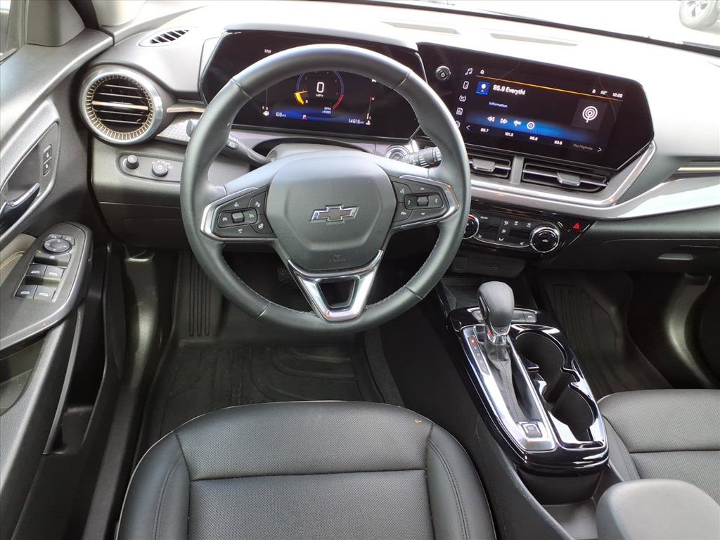 Used 2025 Chevrolet Trax ACTIV w/ Sunroof Package image 11