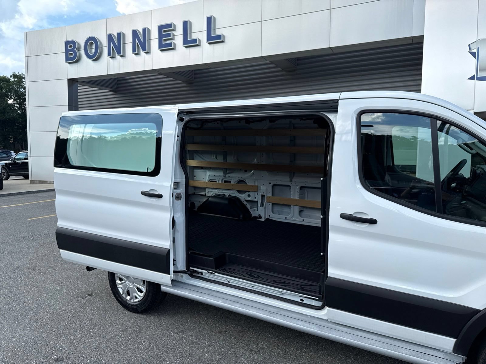 Used 2025 Ford Transit 250 Low Roof w/ Exterior Upgrade Package RWD image 17