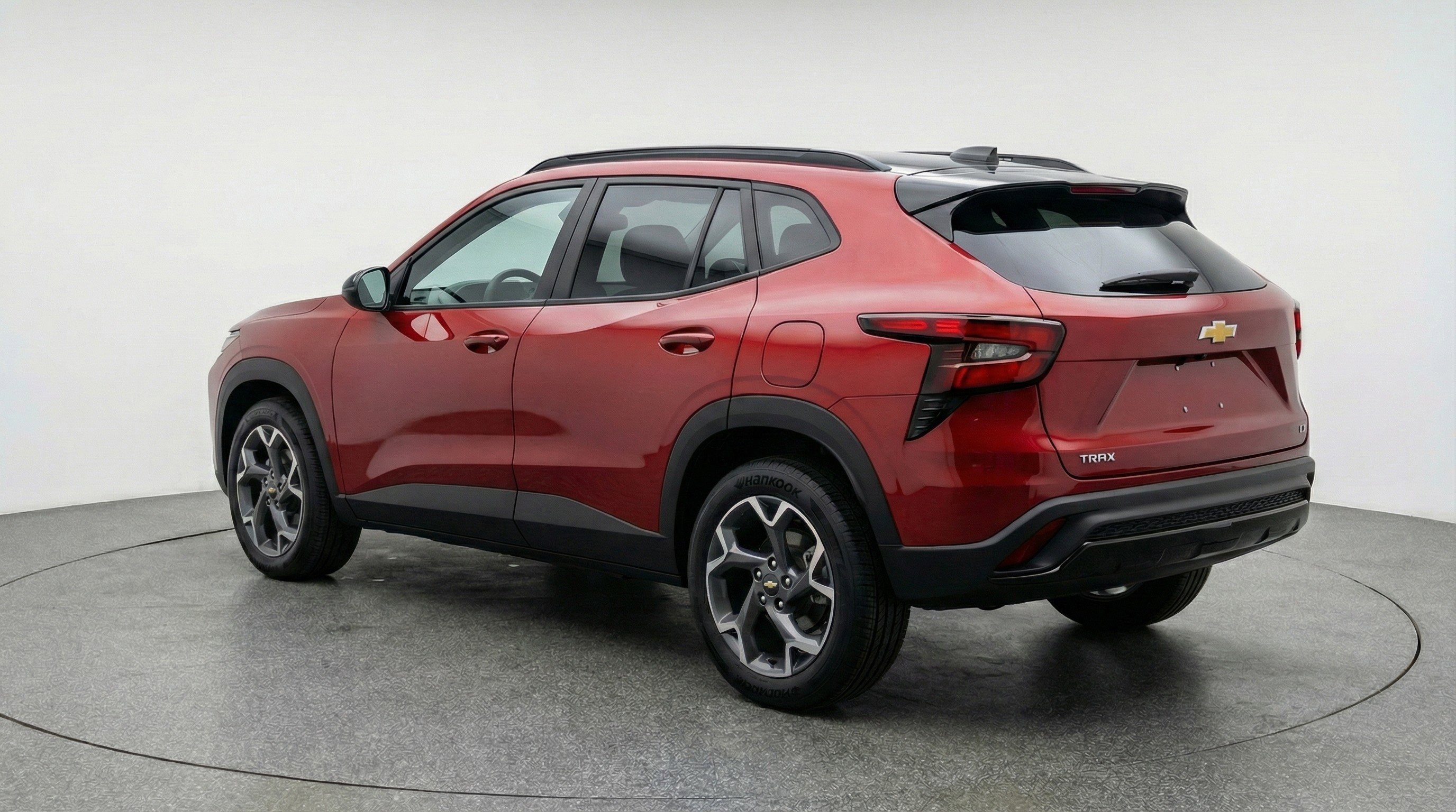 Used 2025 Chevrolet Trax LT FWD image 6