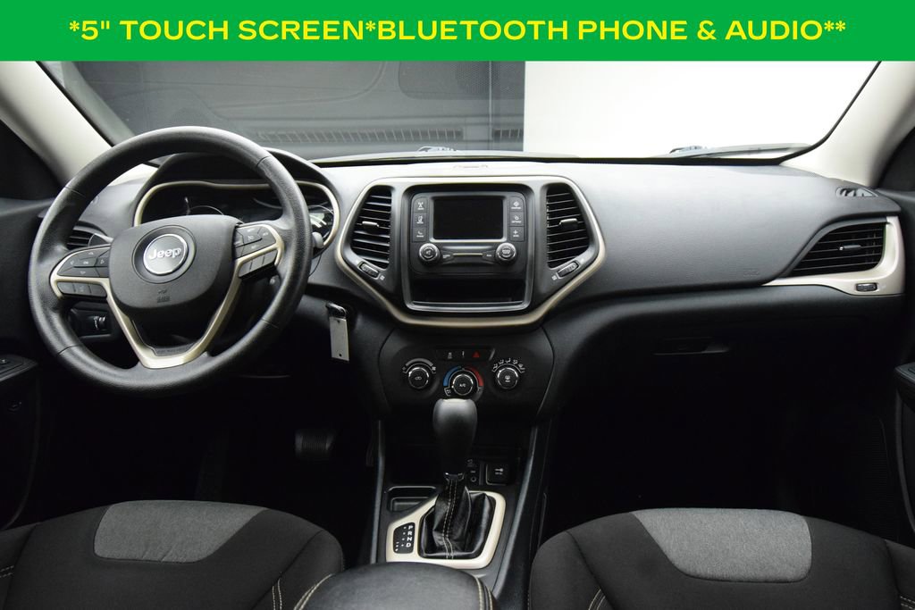 Used 2016 Jeep Cherokee Sport image 3