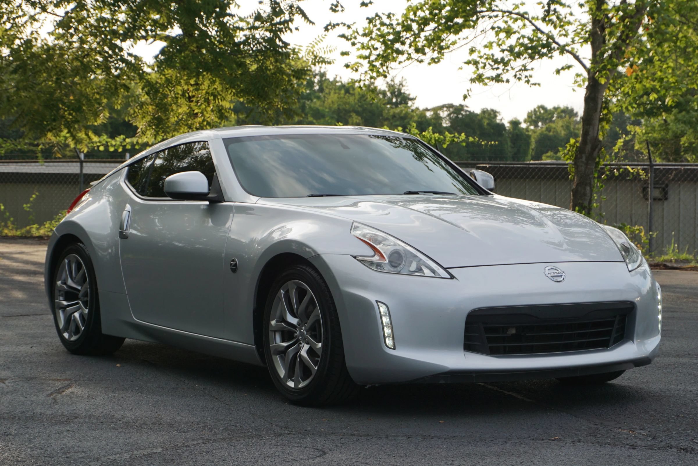 Used 2014 Nissan 370Z Touring RWD image 3