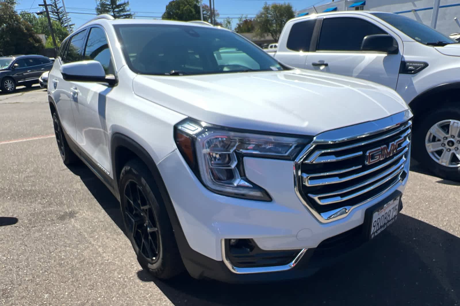 Used 2022 GMC Terrain SLT FWD image 3