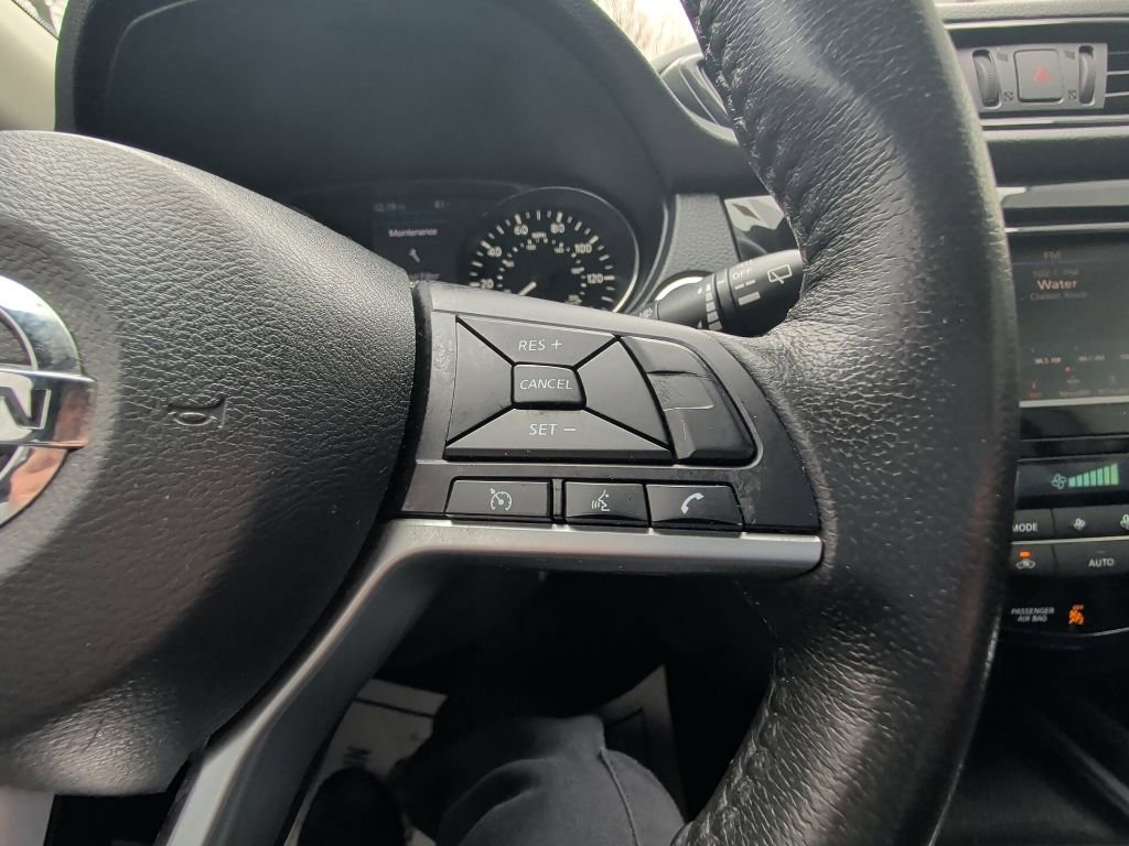 Used 2019 Nissan Rogue SV image 18
