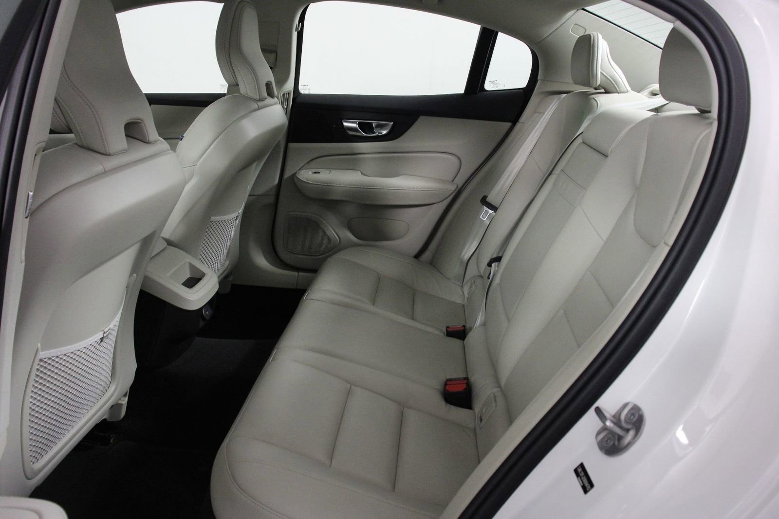 Certified 2025 Volvo S60 B5 Core image 32