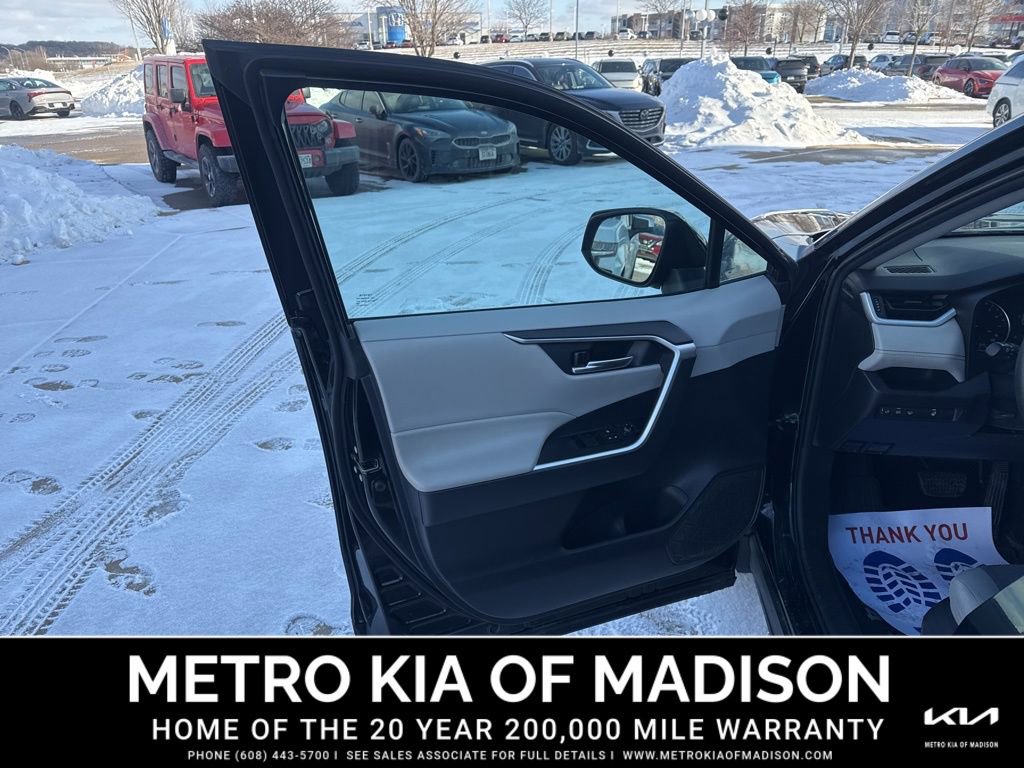 Used 2020 Toyota RAV4 XLE image 10