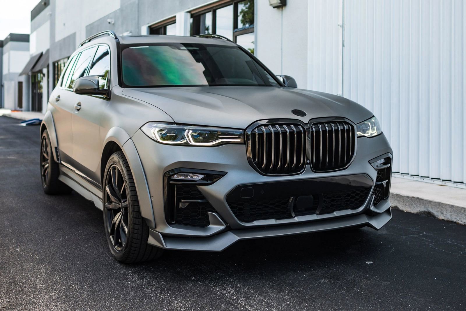Used 2022 BMW X7 M50i w/ Dynamic Handling Package AWD/4WD image 3