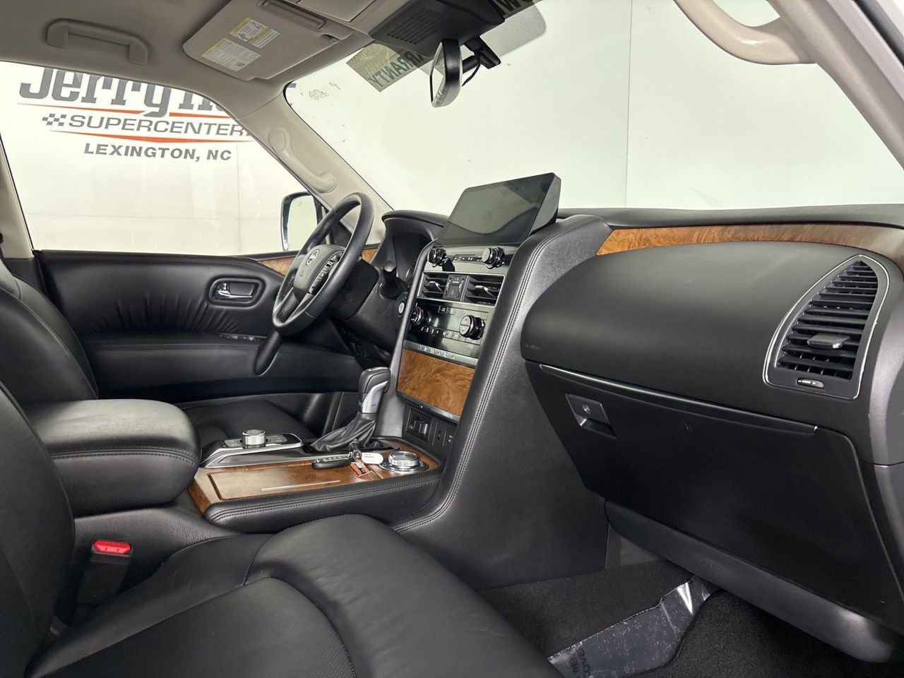 Used 2024 Nissan Armada SL w/ Captain's Chairs Package image 36