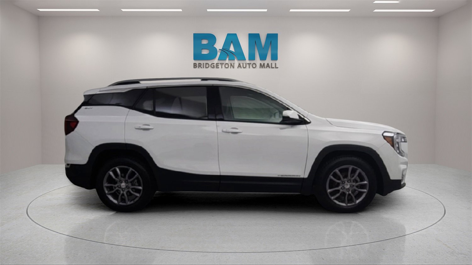 Used 2023 GMC Terrain SLT image 8