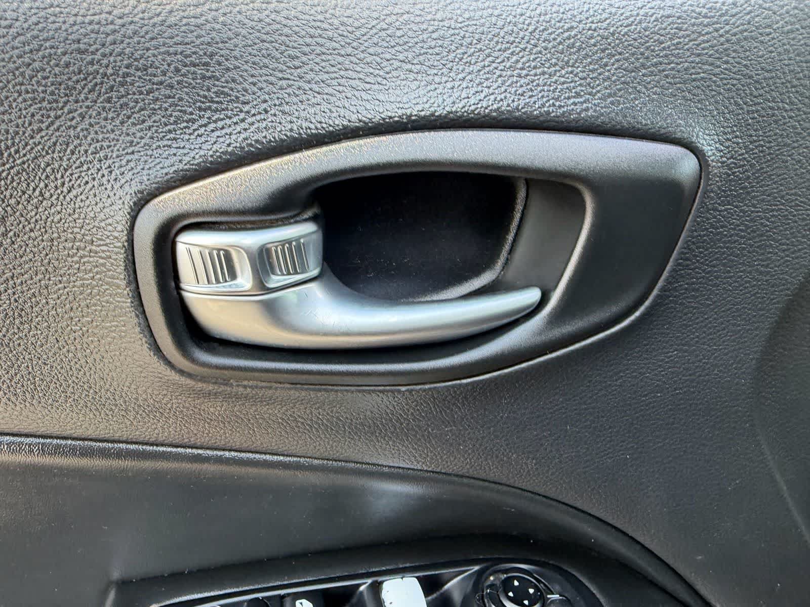 Used 2018 Jeep Compass Limited w/ Navigation Group FWD image 20