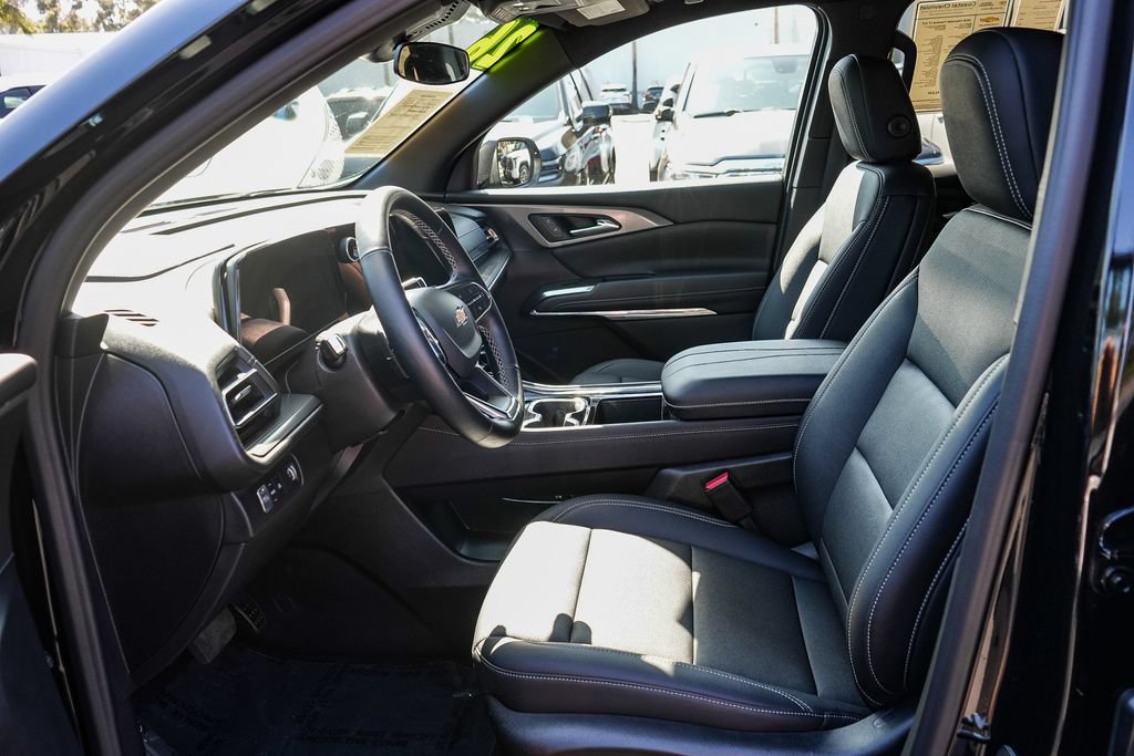 Used 2026 Chevrolet Traverse LT FWD image 15