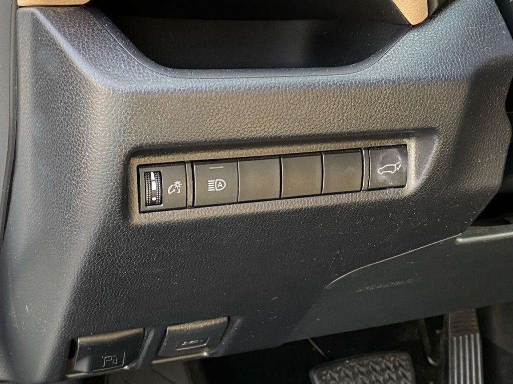 Used 2019 Toyota RAV4 XLE w/ Convenience Package image 11