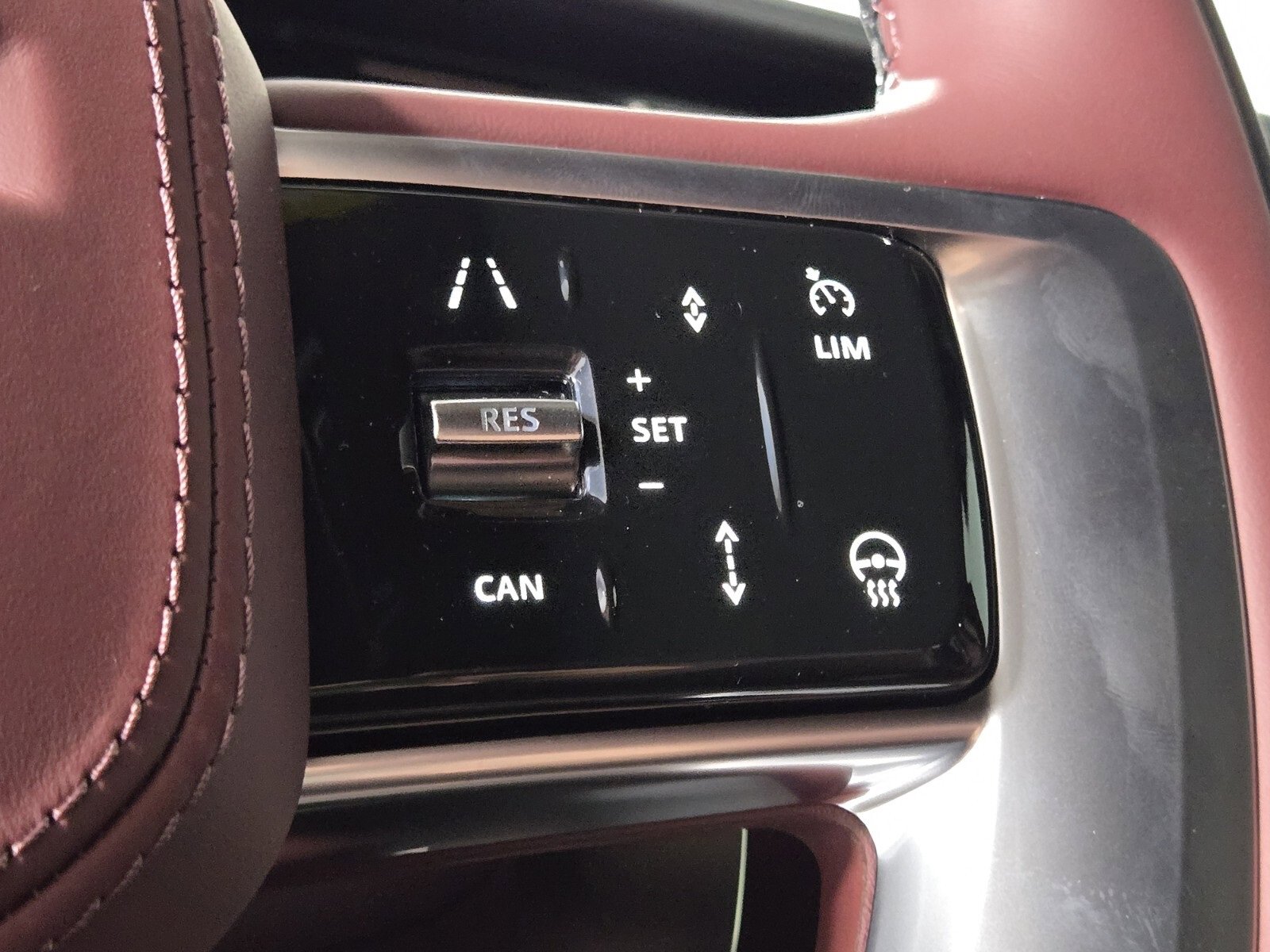 New 2025 Land Rover Range Rover SE image 25