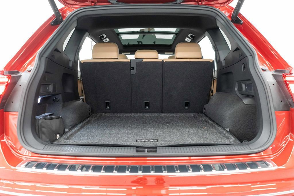 Used 2024 Volkswagen Tiguan SE w/ Panoramic Sunroof Package AWD/4WD image 30