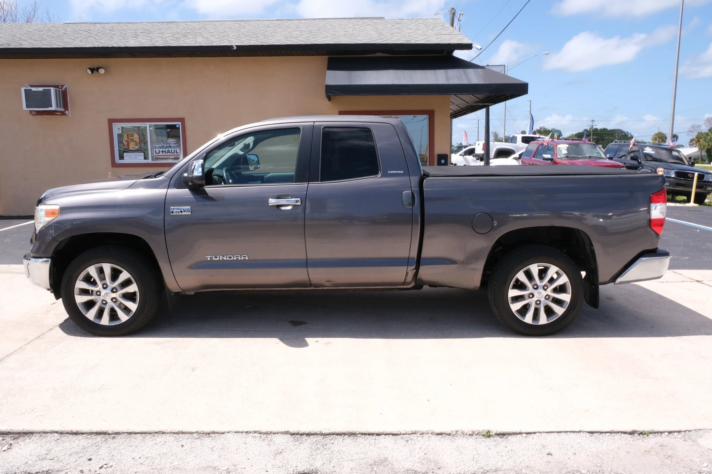 Used 2015 Toyota Tundra Limited w/ Limited Premium Package RWD image 8