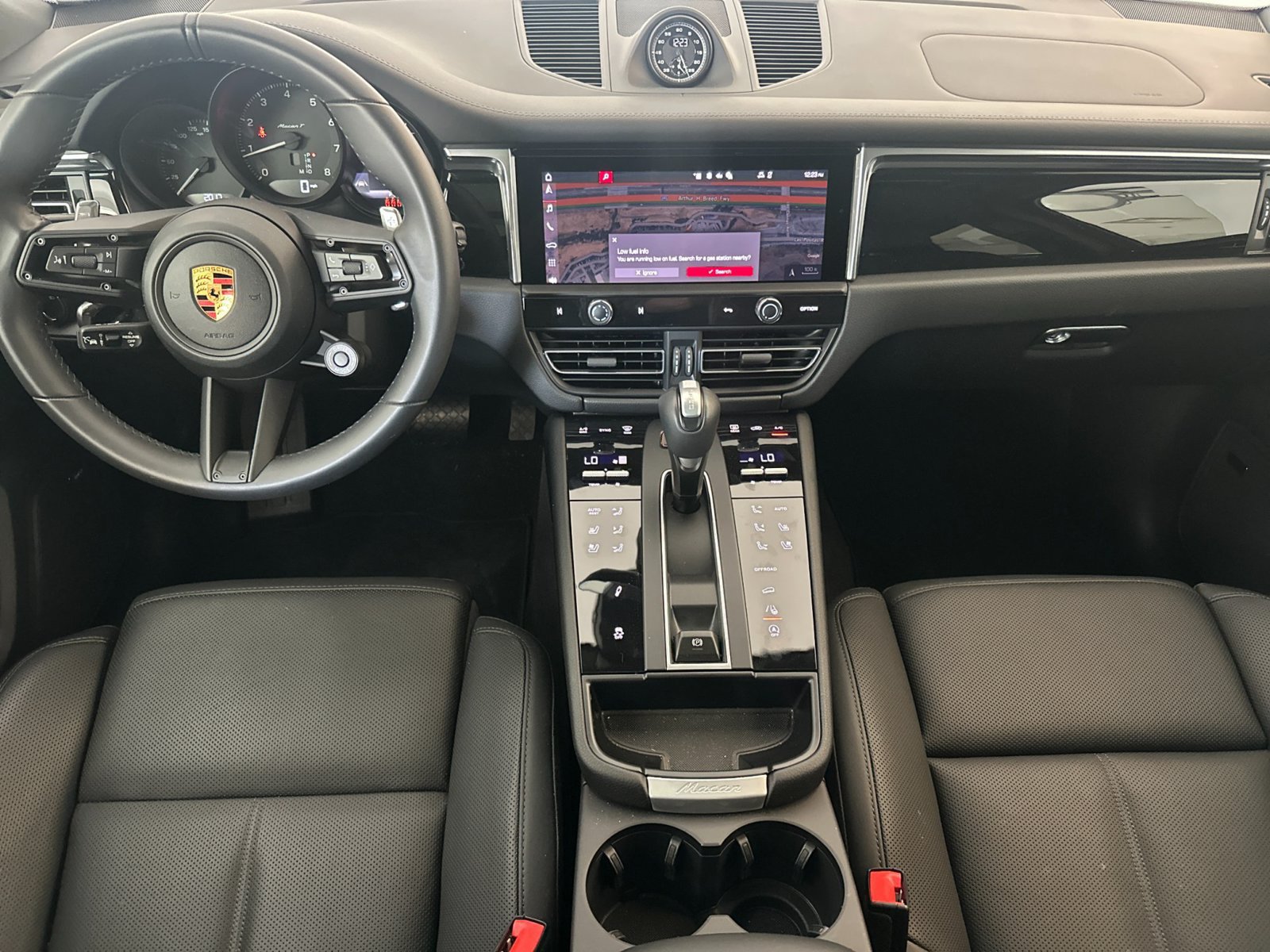Used 2026 Porsche Macan Turbo AWD/4WD image 6