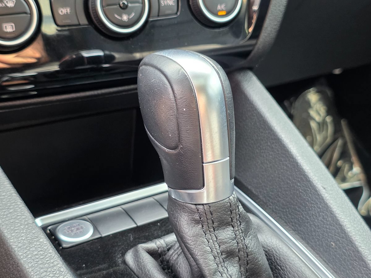Used 2015 Volkswagen Jetta SEL FWD image 44