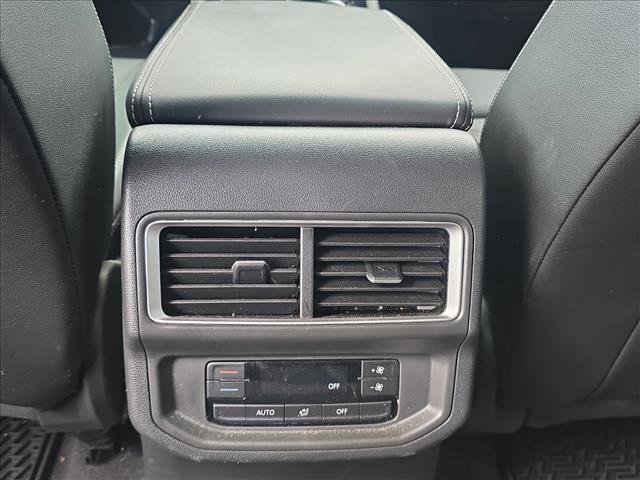 Used 2024 Volkswagen Atlas SE w/ Black Wheel Package image 17