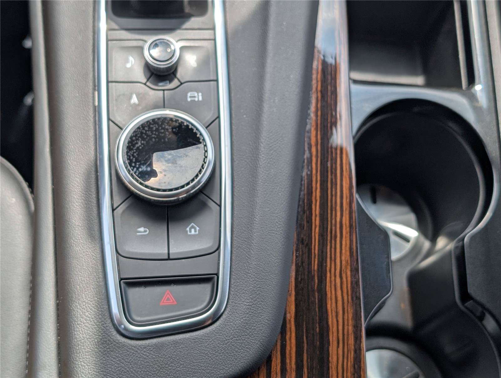 Used 2023 Cadillac Escalade Luxury AWD/4WD image 29