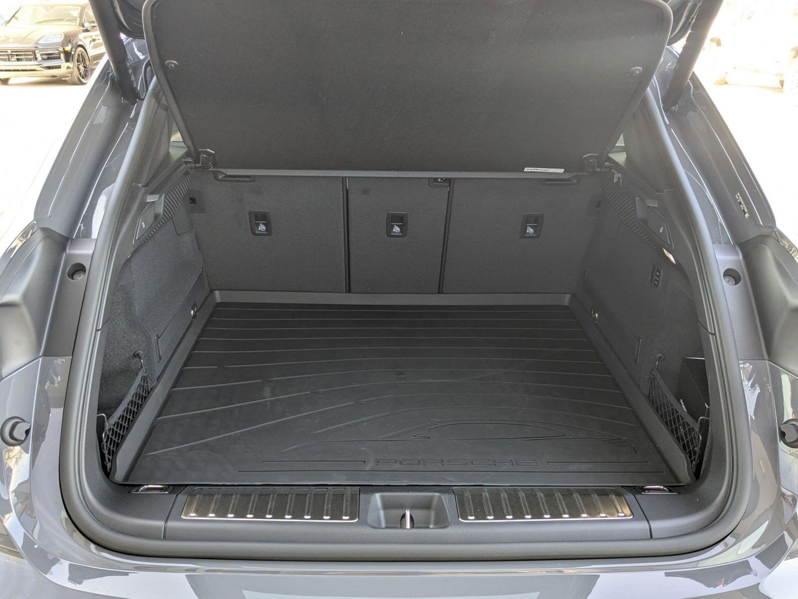 New 2026 Porsche Macan Electric RWD image 22