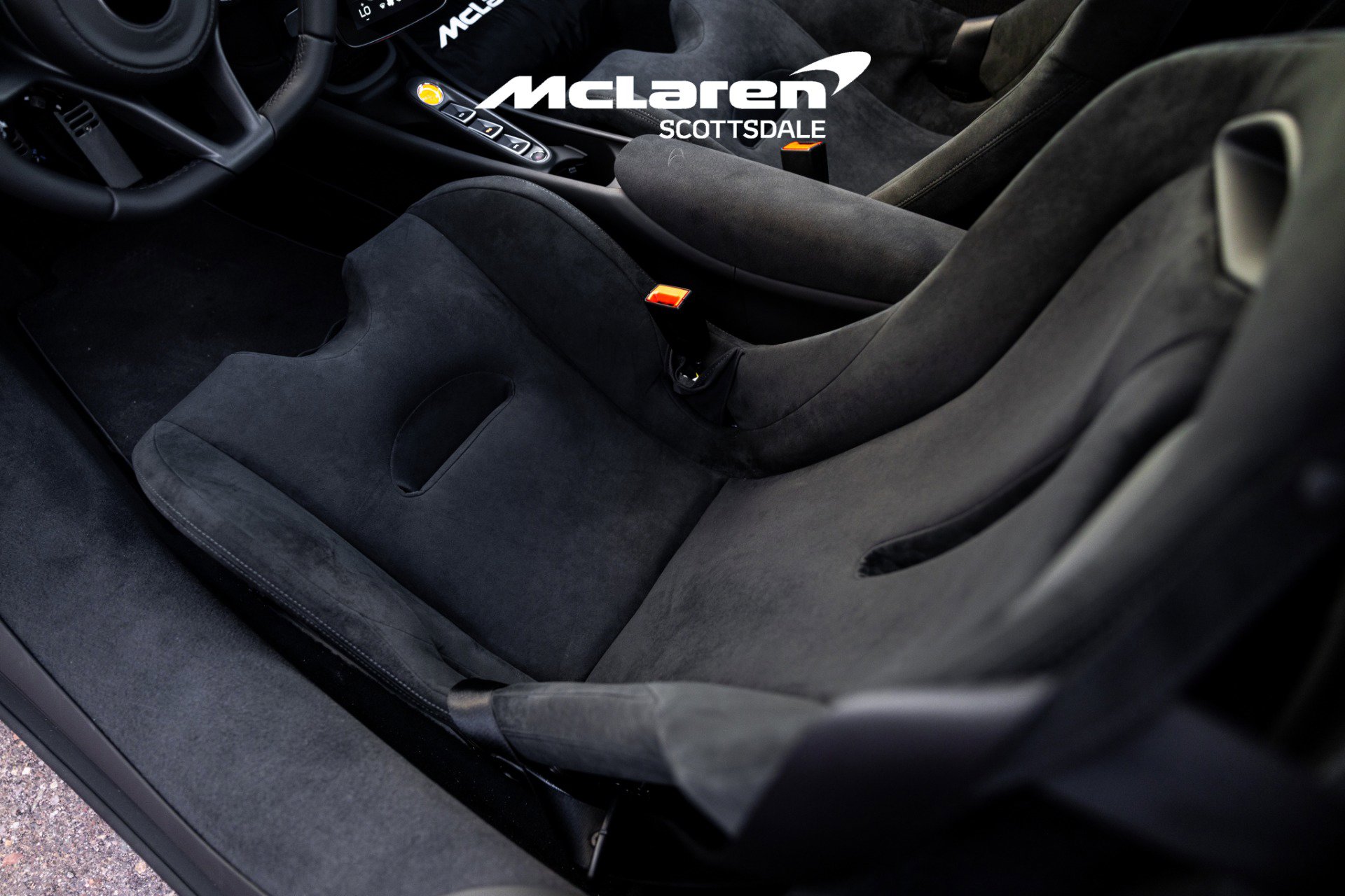 Used 2025 McLaren Artura Spider image 21
