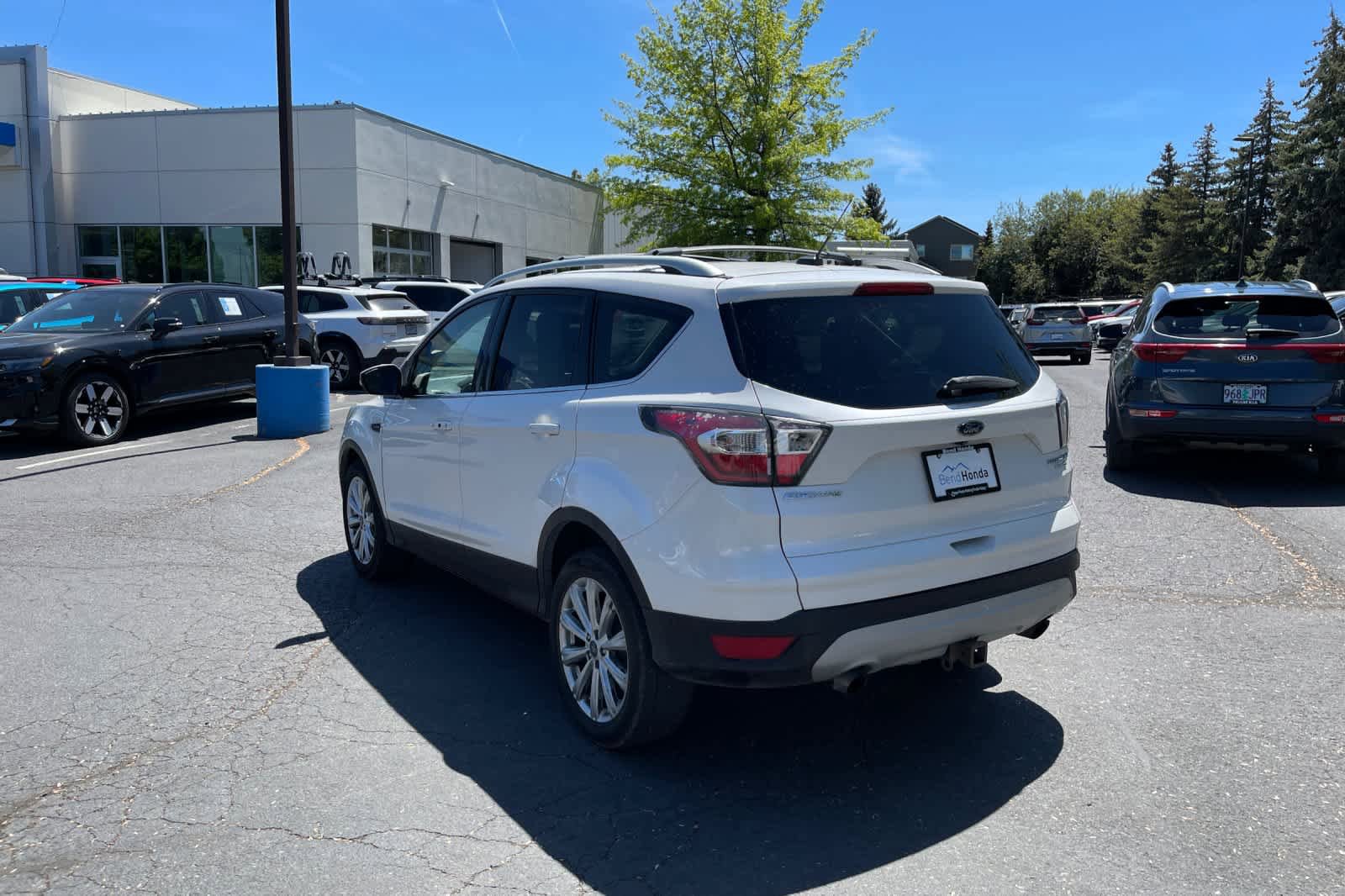 Used 2017 Ford Escape Titanium w/ Canadian Touring Package AWD/4WD video 3
