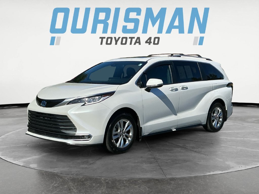 Used 2025 Toyota Sienna Limited AWD/4WD image 3