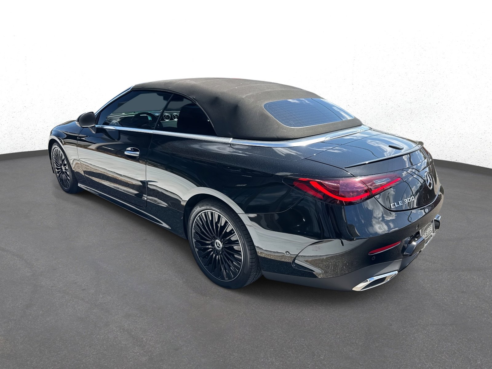 Used 2024 Mercedes-Benz CLE 300 4MATIC Cabriolet image 5