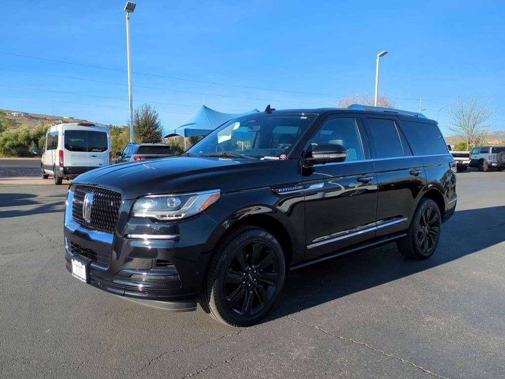 Used 2024 Lincoln Navigator Reserve AWD/4WD image 7
