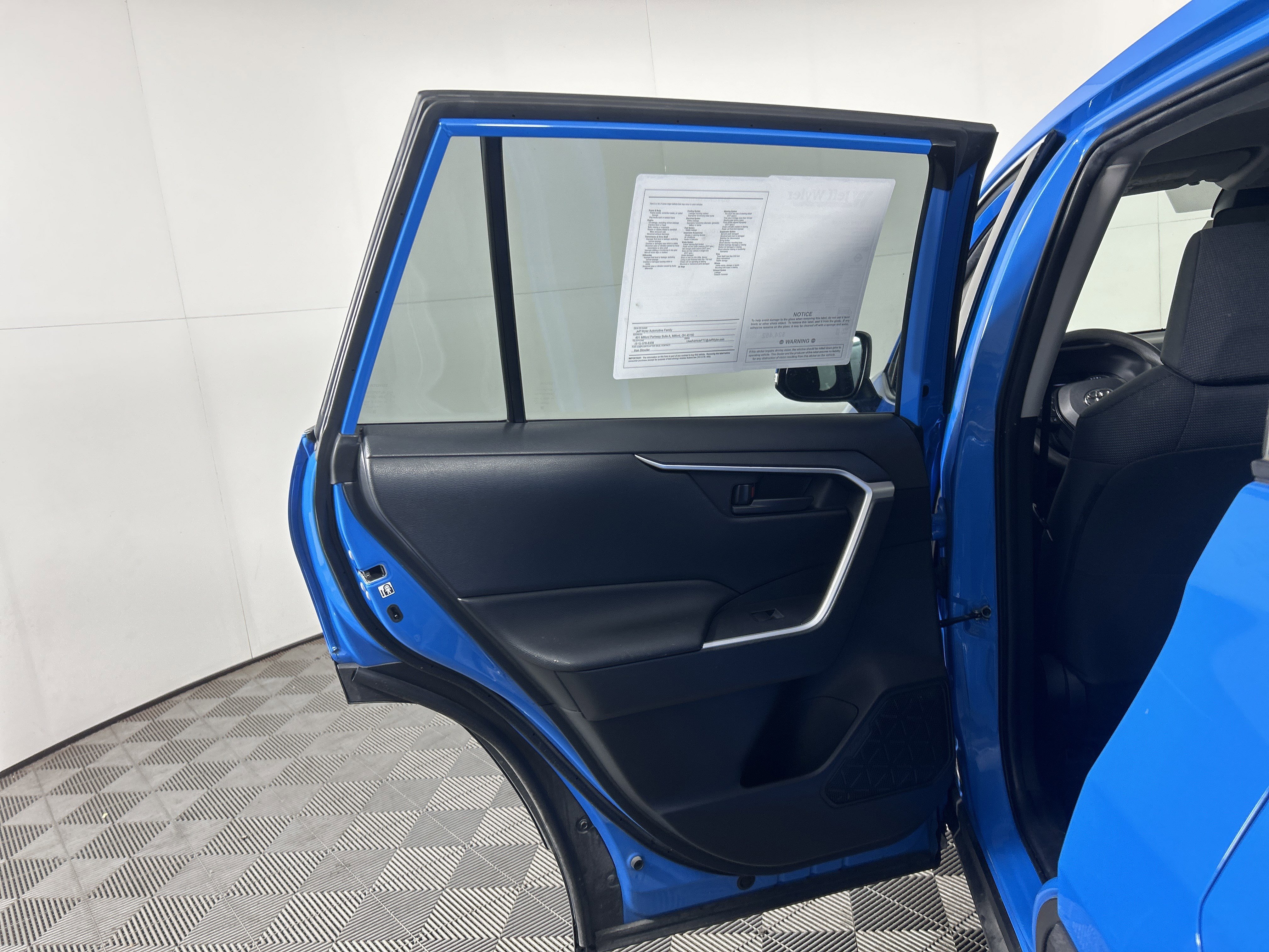 Used 2019 Toyota RAV4 LE image 30