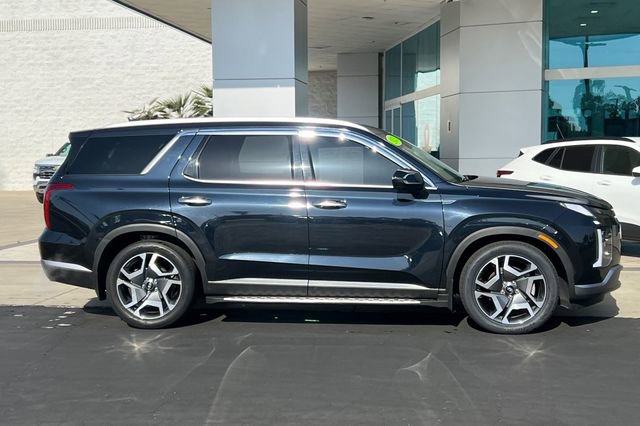 Used 2023 Hyundai Palisade SEL w/ Premium Package FWD image 3