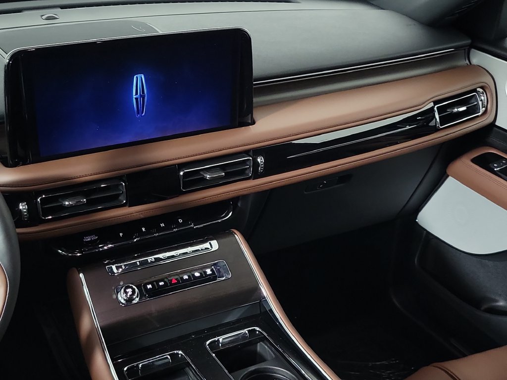 New 2027 Lincoln Aviator Reserve w/ Luxury Package RWD image 12