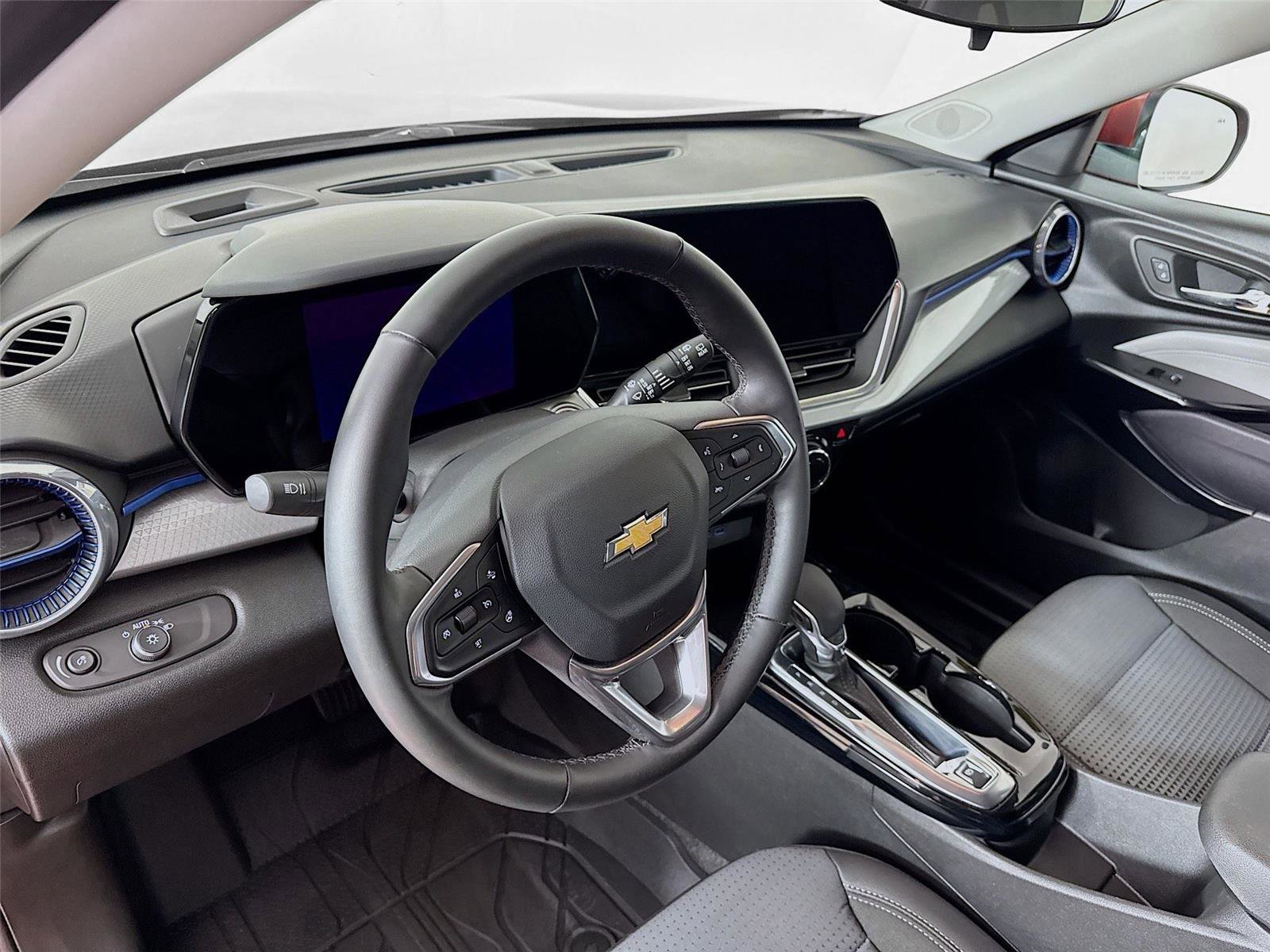 Used 2024 Chevrolet Trax LT w/ Driver Confidence Package FWD image 23