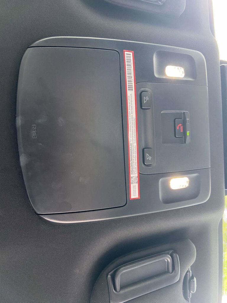 Used 2025 Toyota Camry SE w/ Convenience Package FWD image 22