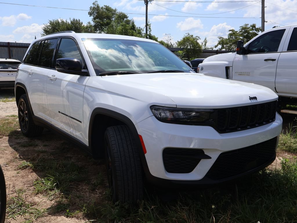 Used 2024 Jeep Grand Cherokee Altitude AWD/4WD image 12