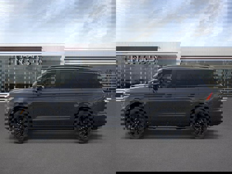 New 2025 Lincoln Navigator Reserve w/ Jet Appearance Package image 4