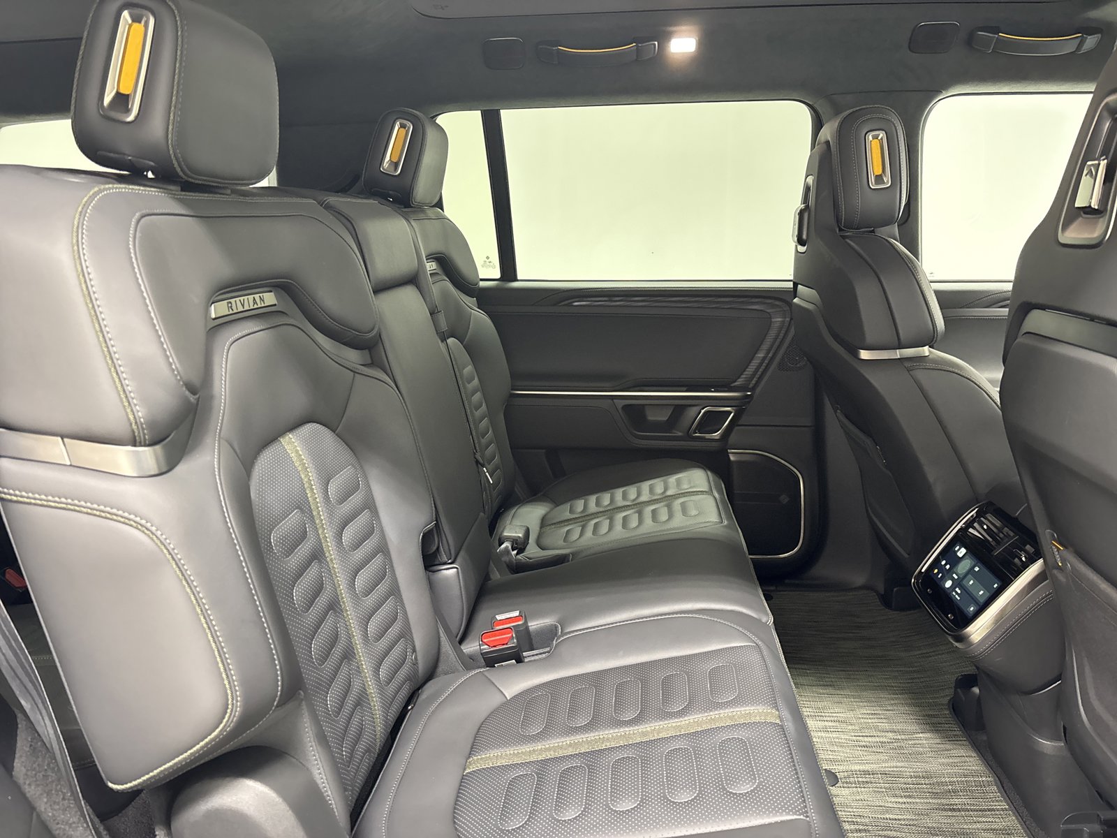 Used 2023 Rivian R1S Adventure image 23