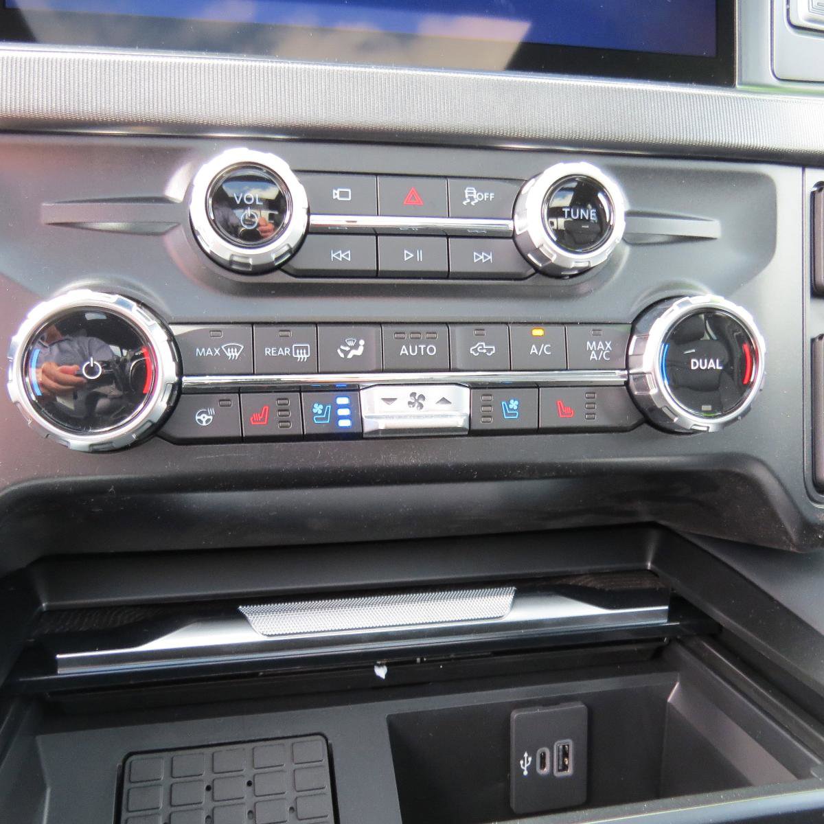 New 2025 Ford F250 Platinum image 24