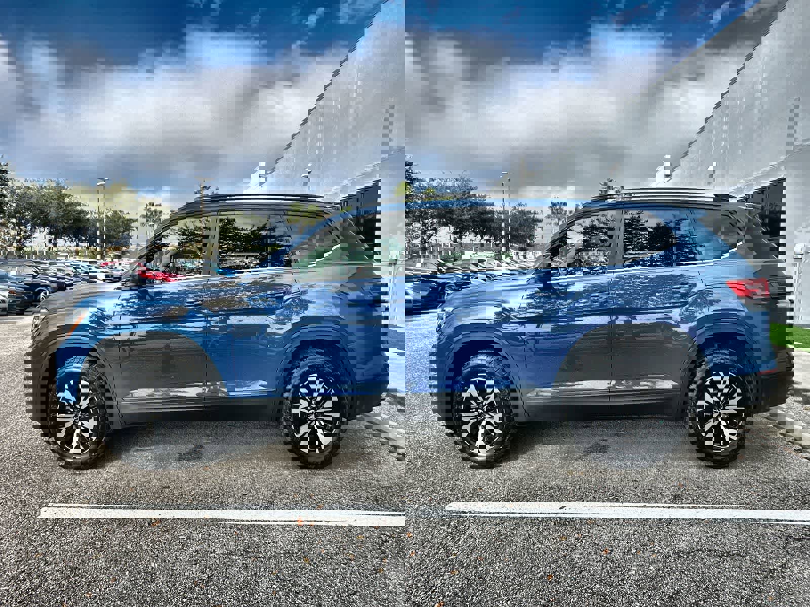 Used 2025 Volkswagen Atlas SE image 3