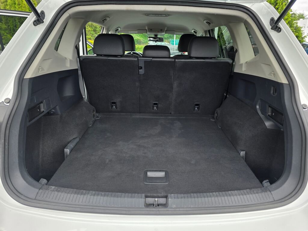 Used 2020 Volkswagen Tiguan SE image 18