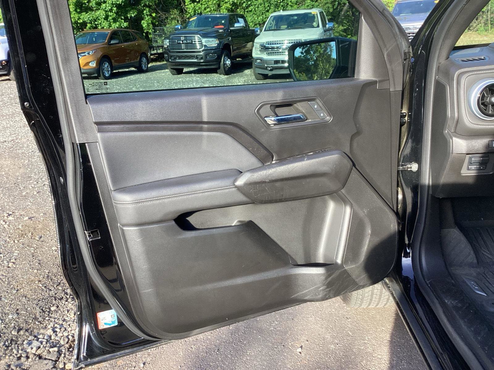 Used 2024 Chevrolet Colorado LT RWD image 12