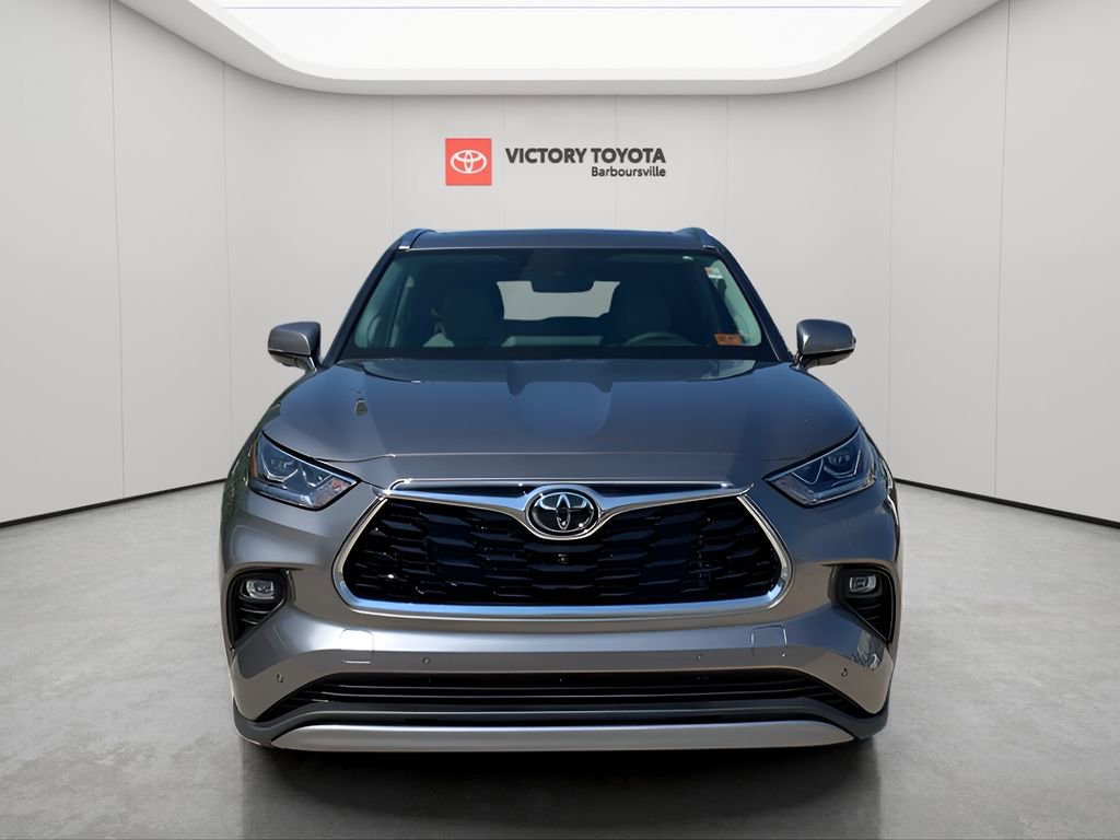 New 2025 Toyota Highlander Platinum image 8