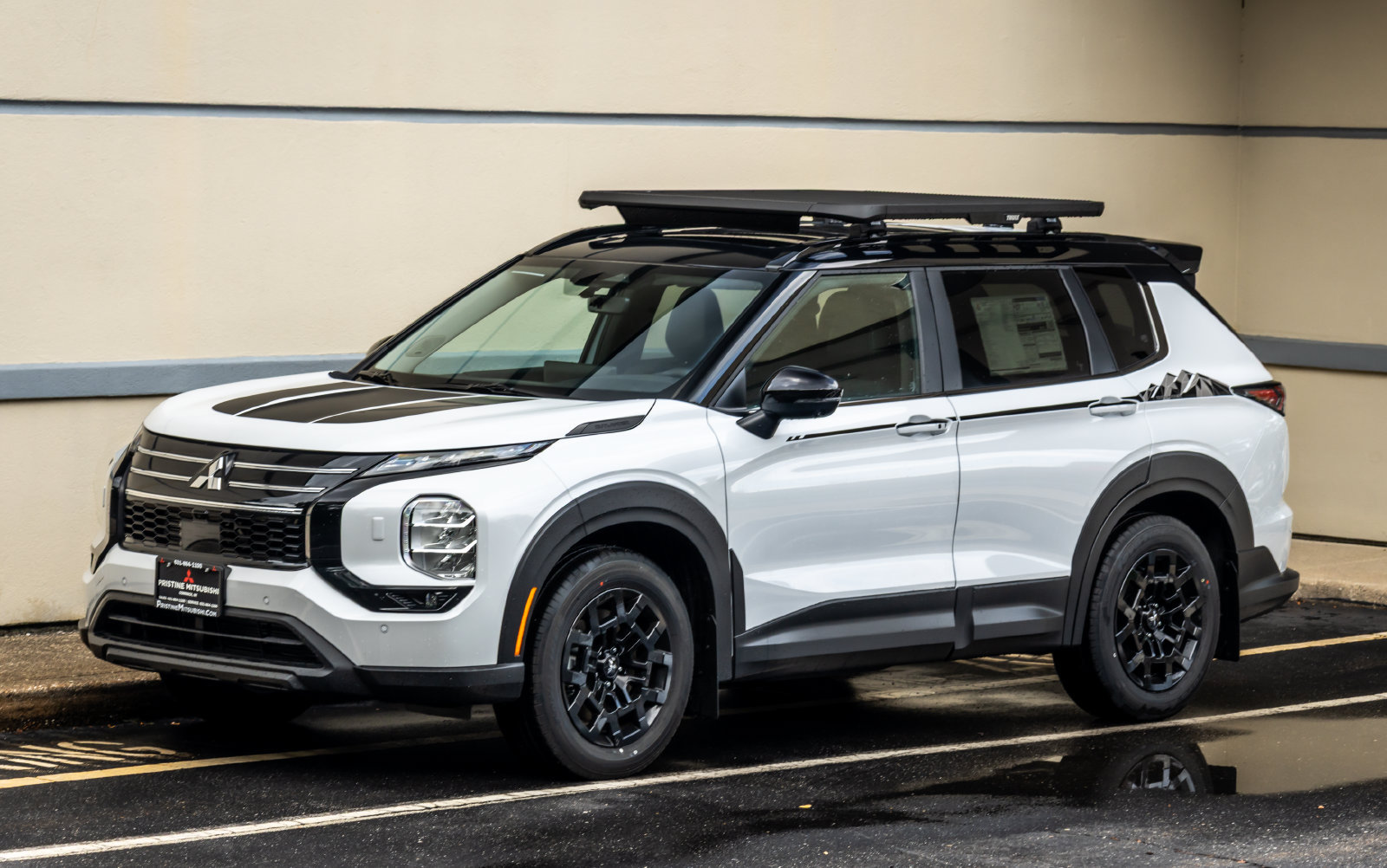 New 2026 Mitsubishi Outlander AWD image 3