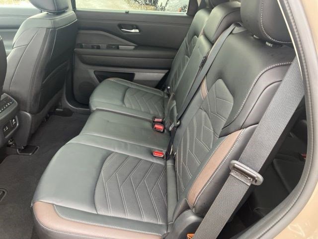 Used 2024 Nissan Pathfinder Platinum w/ Cargo Package image 26